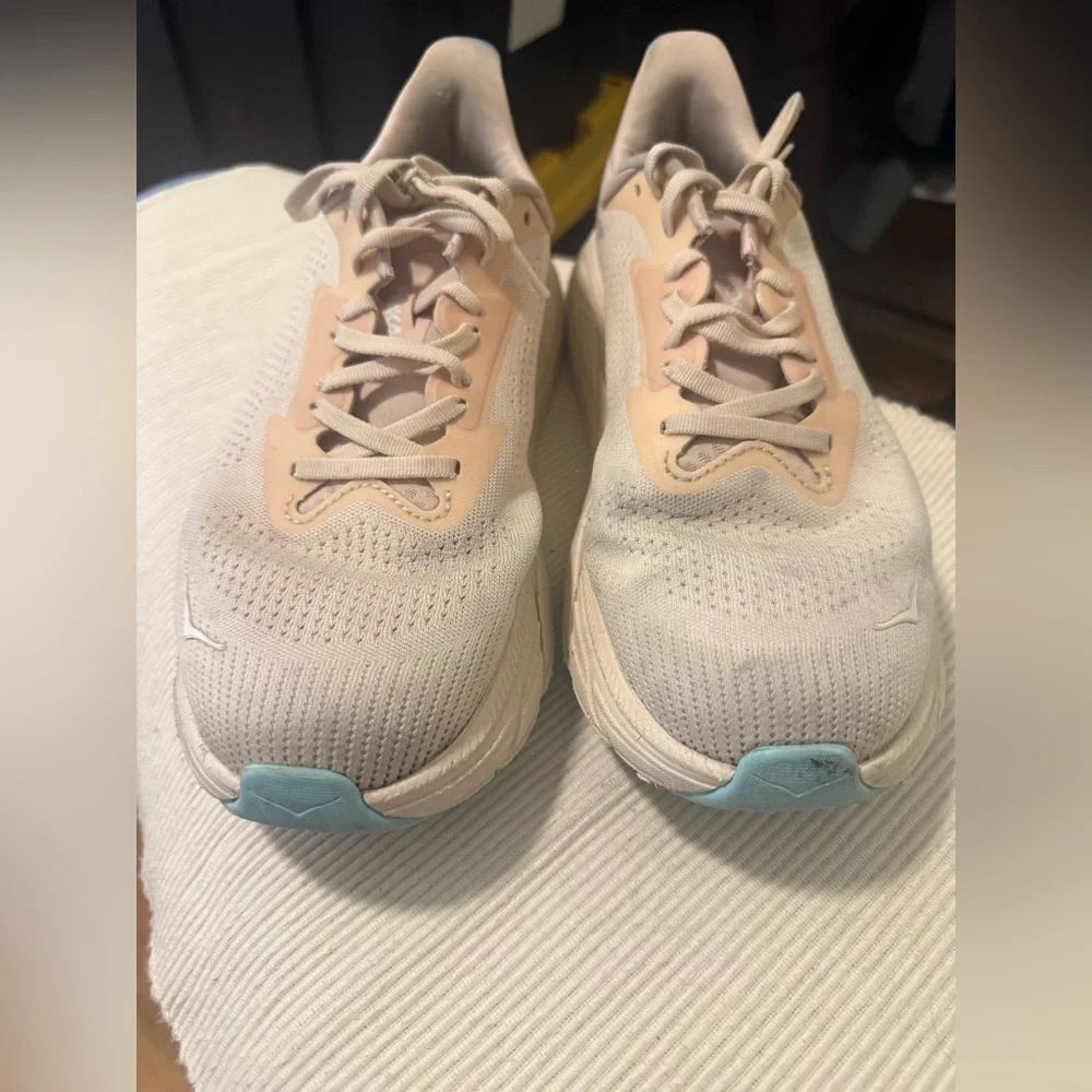 HOKA Women’s Running Shoes – 9.5– Light Pink/Peach
